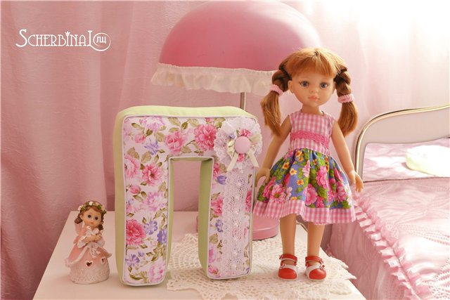 Куклы и подушки-буквы: о том, как гармонично вписать куклу в интерьер комнаты (фото 3)