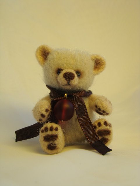 Мишка с клюковкой, авторская игрушка Ольги Чернухо (фото 3)