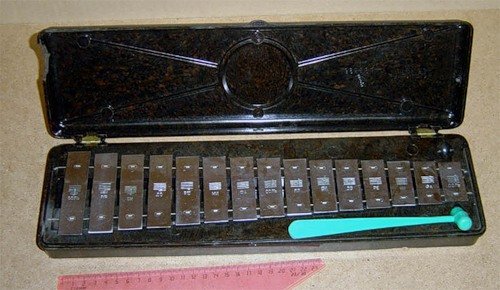 Славный пластик "бакелит"! У него отменный вид! Или возвращение бакелитового болванчика