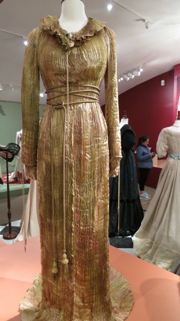 Как за неприметным фасадом может скрыватся просто удивительный Клондайк!!! Или "Это я удачно зашел!!!!!"