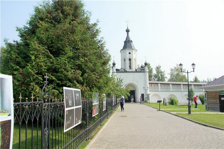 До свидания, Июль! Minouche от Sylvia Natterer