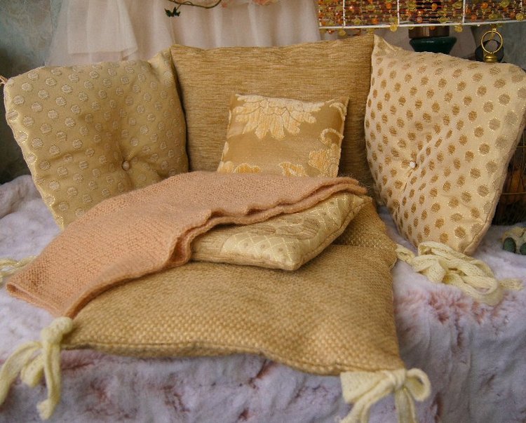 Очень мягкая мебель для кукольного интерьера. Уютная фотосессия с продолжением (фото 7)