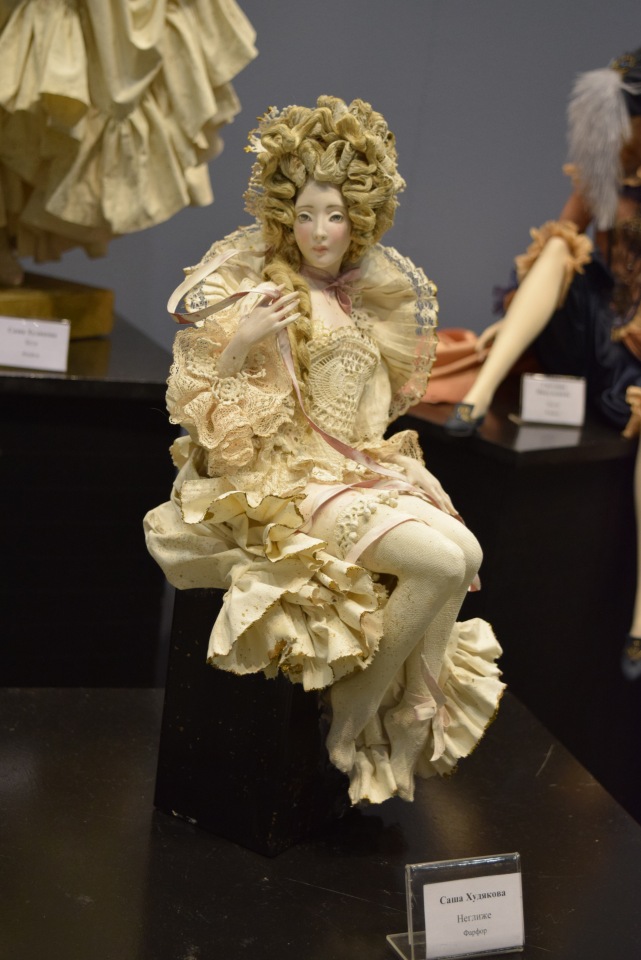 VII Московская международная выставка "Искусство Куклы". Портреты кукольной души или незримый диалог. Часть 2