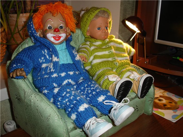 Как мы подготовились к зиме. Вязалочки для кукол (фото 5)