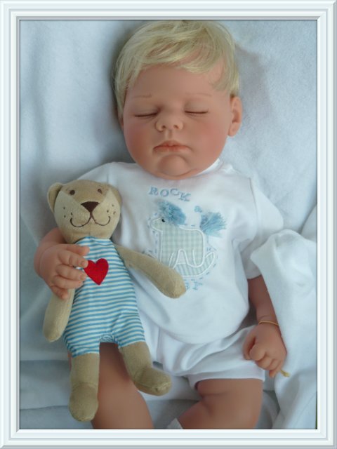 Rock-a-bye - спящее чудо от Lee Middleton