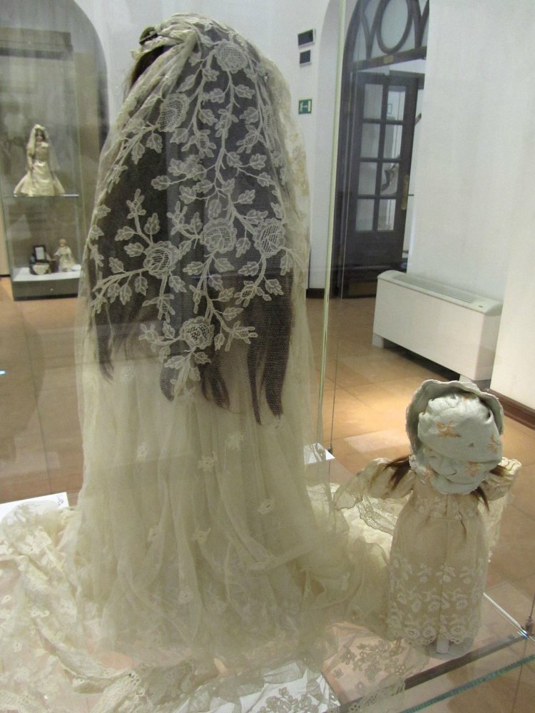 «Мода по-взрослому. Истории из кукольного гардероба» - выставка в Музее-заповеднике «Царицыно» - продолжение - 3-ий зал.