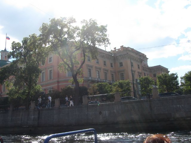 Приглашаем на водную экскурсию по Петербургу