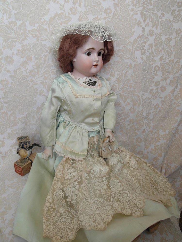 Ремонт "с фантазией" антикварной куклы