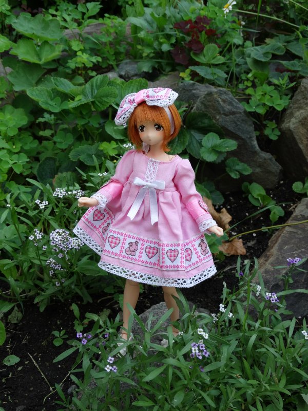 Дюймовочка в сказочном саду