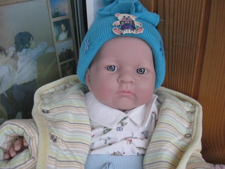 Сборы на прогулку маленькой Евочки