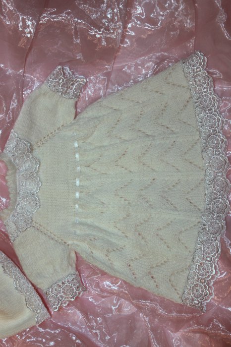 Вязаный комплект для маленькой куколки-принцессы (фото 9)