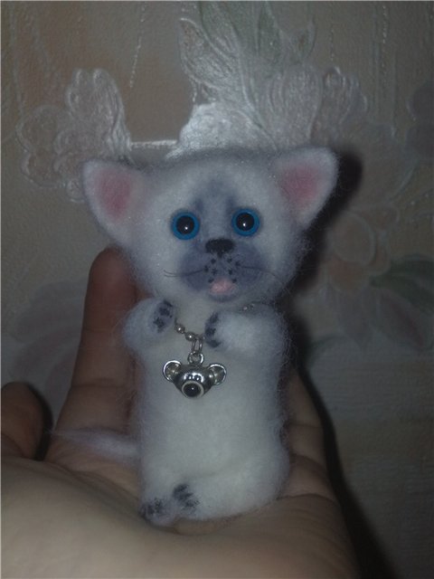 Белый кот! Игрушки валянием из шерсти