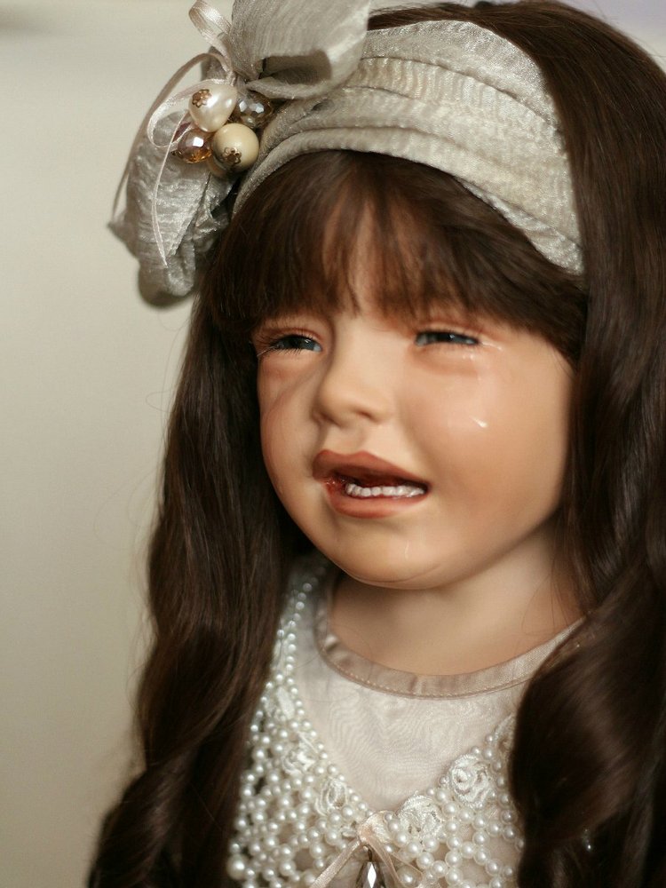 Девочка, которая все время плачет или авторская кукла Сюзан Липл (Susan Lippl)