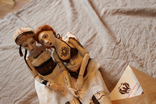 Нейбл провожает сестренку к новым друзьям. Шарнирные авторские куклы (фото 3)