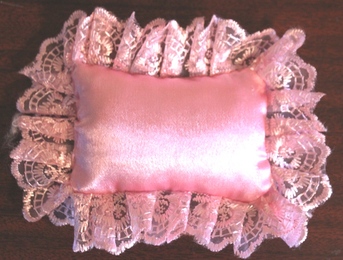 Двуспальная кровать для кукол