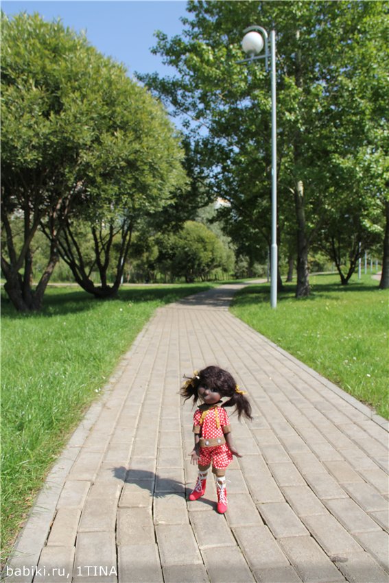 Вупи на прогулке. Лиззи (Lizzie) от Connie Lowe