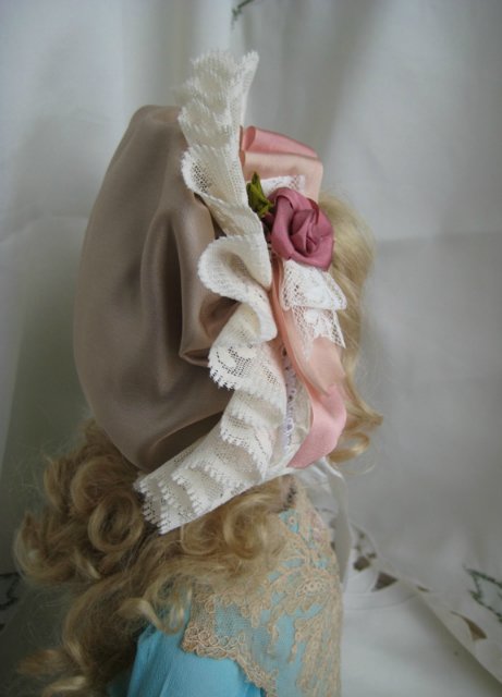 Небольшой мастер-класс по шитью классического боннета с оборкой для куклы (фото 8)