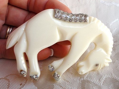 Славный пластик "бакелит"! У него отменный вид! Или возвращение бакелитового болванчика