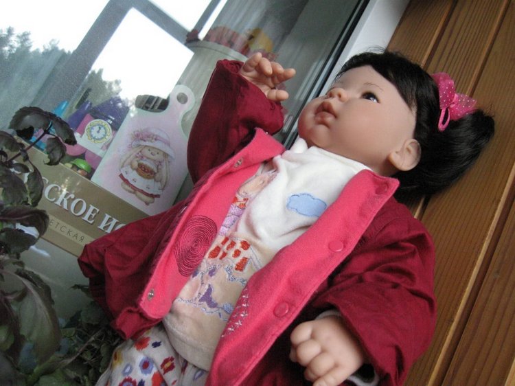 Азиаточка Миддлетончик и её любимые игрушки