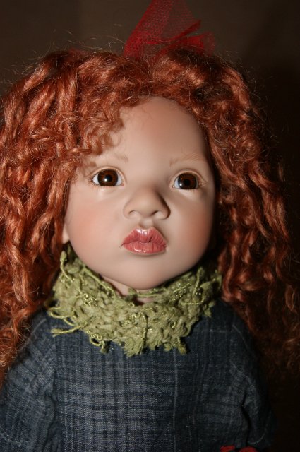 Кто стучится в дверь ко мне с толстой сумкой на ремне