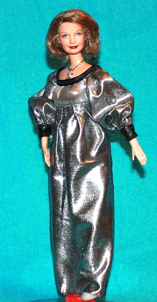 Серебро и черное - мода в нашем куклодоме