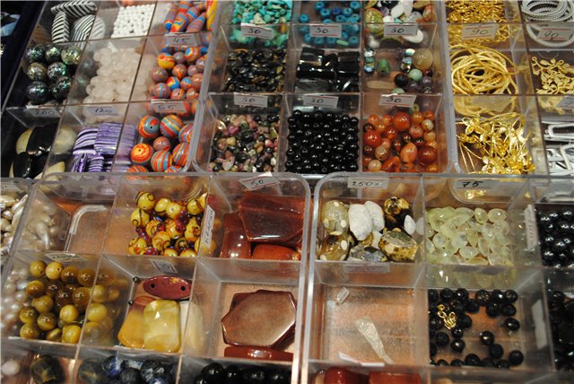 Выставка на Тишинке "Атмосфера творчества". Октябрь 2014. Бусинка к бусинке - получаются бусики! Кружево для антикварных