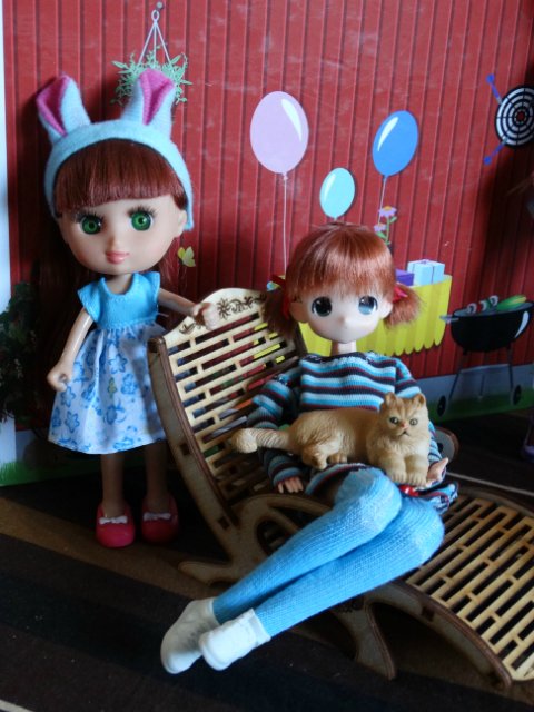 Хорошо, когда у мамы столько кукол и домик для них