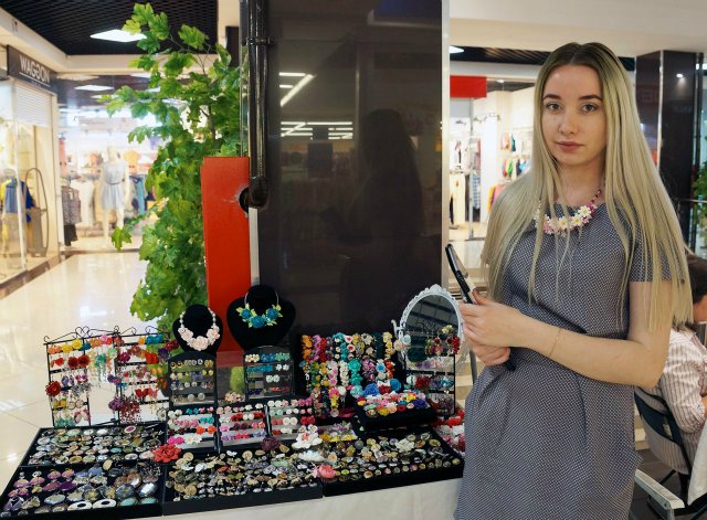 Небольшая выставка кукол на Благотворительном фестивале г. Абакан, 2016 (фото 5)