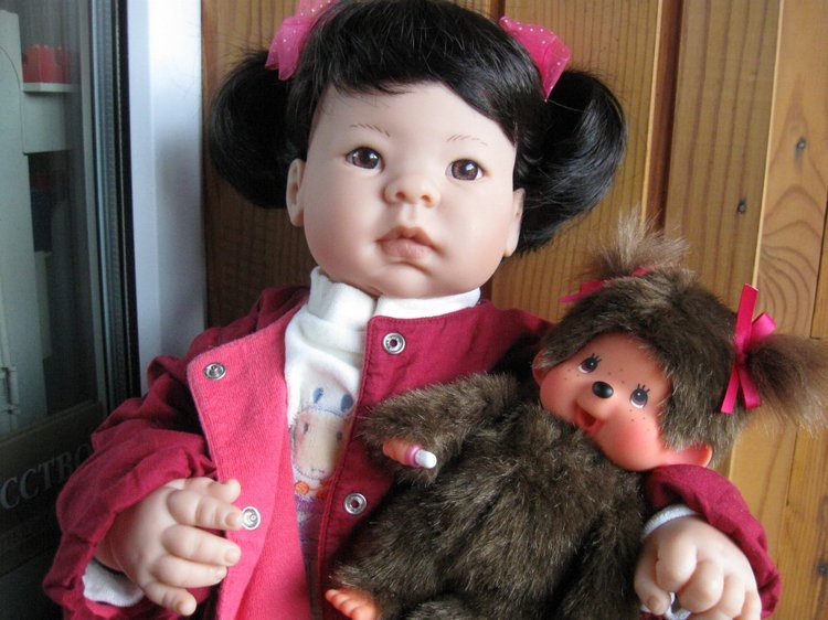 Азиаточка Миддлетончик и её любимые игрушки