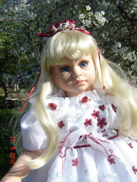 Две сестрицы Ллойда Миддлетона - настоящие принцессы (фото 4)