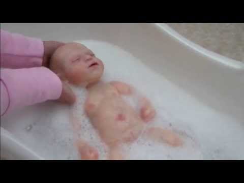 Как купать силиконовую куклу реборн