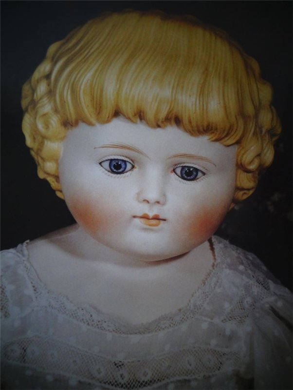 Антикварные куклы в тематических фотографиях