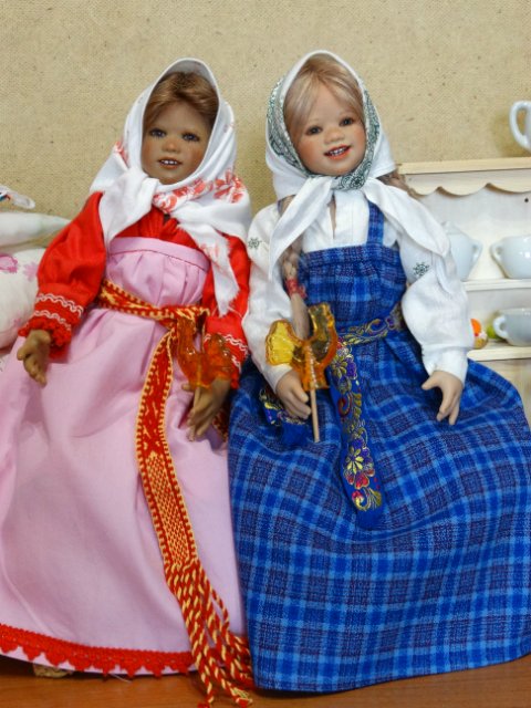 Любимые малышки-химочки в уральских костюмах