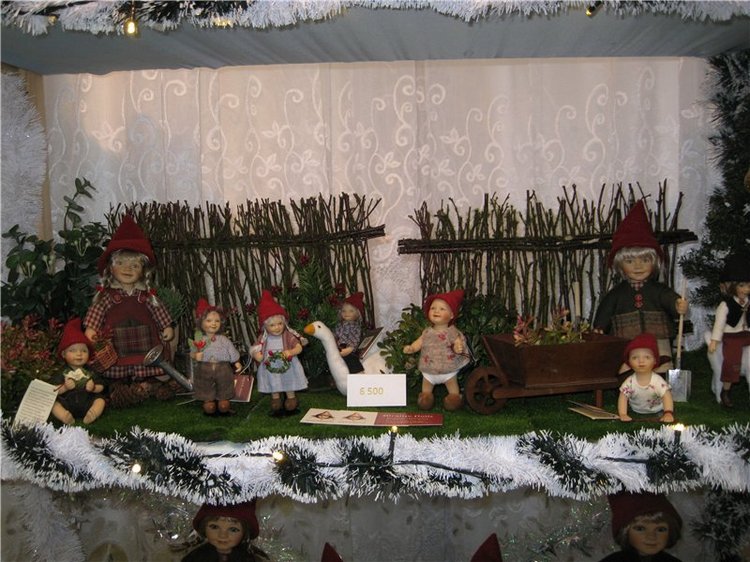 Как Элис и Муся посетили выставку кукол в Гостином дворе