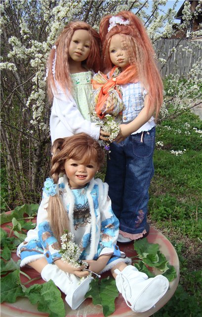 Как хорошо. Новенький костюмчик и сапожки