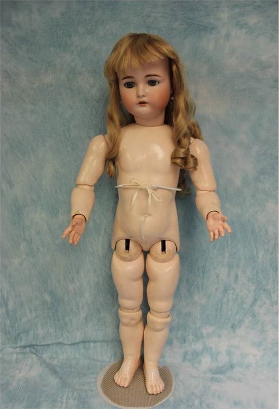 Я в своей жизни никогда не видела столько антикварных кукол. Фото