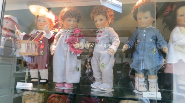 Впервые за 40 лет. День открытых дверей на кукольной фабрике R John Wright. Часть первая: Место, где рождаются куклы и