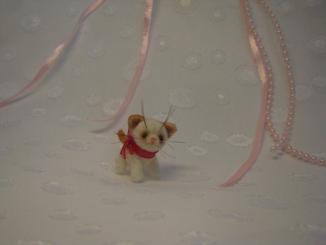 Очень маленький Котейка. Авторская игрушка валянием из шерсти Ольги Чернухо (фото 3)