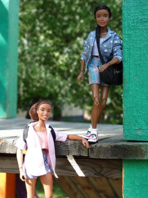 Реальные девчонки на прогулке