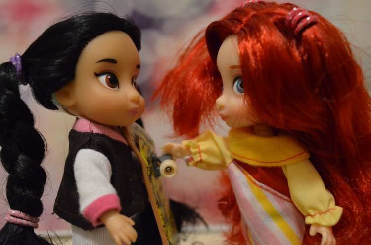 Мини дисней аниматорс Жасмин - покатушки на скейте