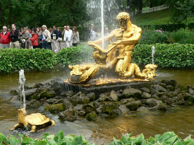 Тучи брызг моря.... Петергоф (фото 7)