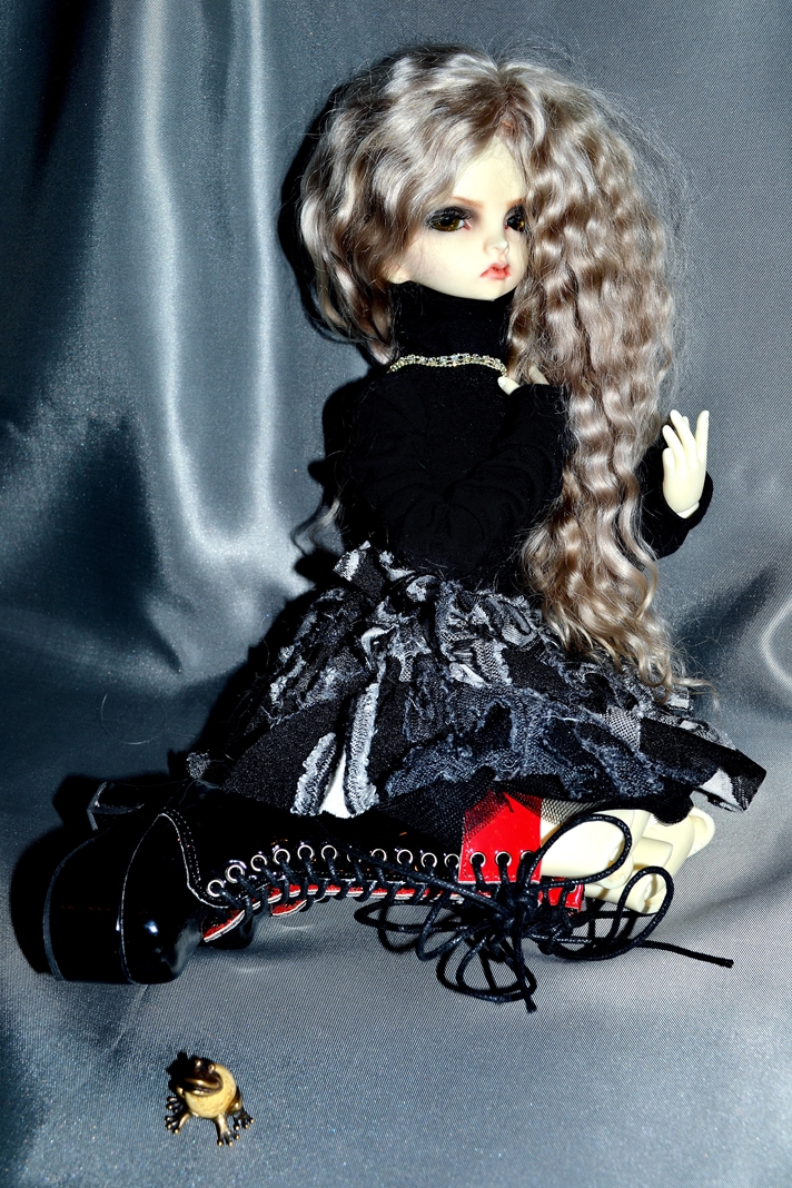 Моя серьёзная и непохожая на других BJD-девочка Aaron от Dollzone (фото 10)