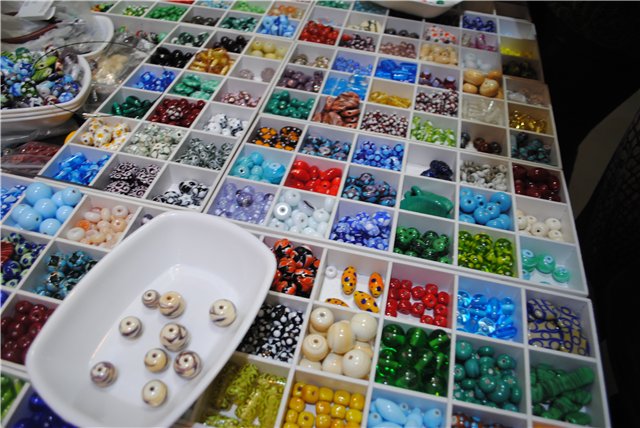 Выставка на Тишинке "Атмосфера творчества". Октябрь 2014. Бусинка к бусинке - получаются бусики! Кружево для антикварных