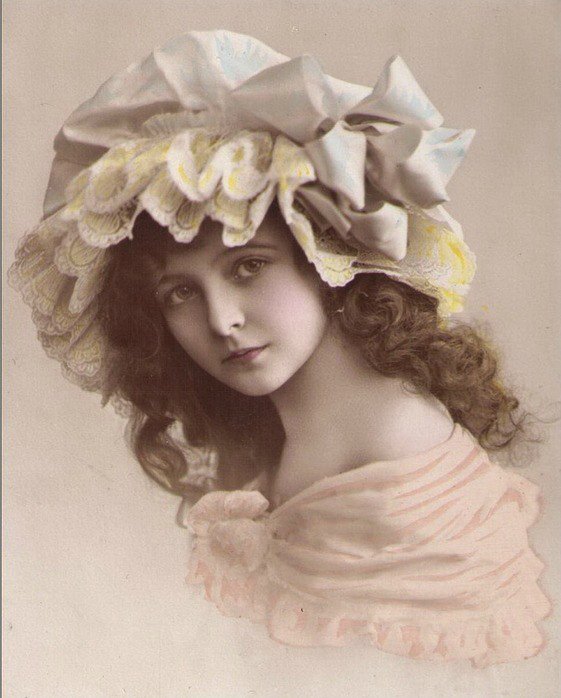 Девочка другой эпохи - милый ангел редчайшей красоты (фото 9)