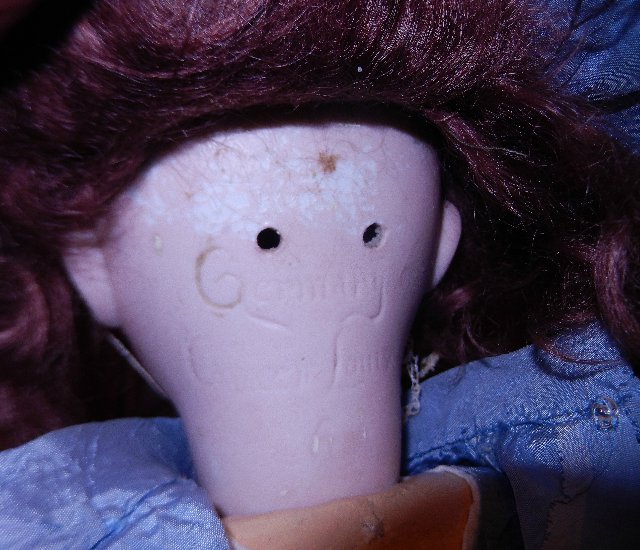 "Королева, ах, королева!" или Подскажите, знатоки антикварок, что в ней королевского