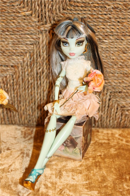 Наряд в винтажном стиле для куклы монстр Хай (фото 3)