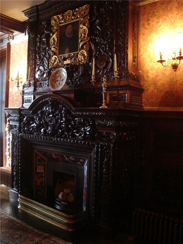 Небольшой замок или большой дом