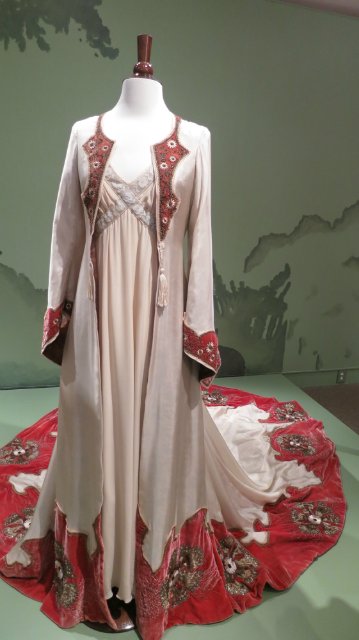 Как за неприметным фасадом может скрыватся просто удивительный Клондайк!!! Или "Это я удачно зашел!!!!!"