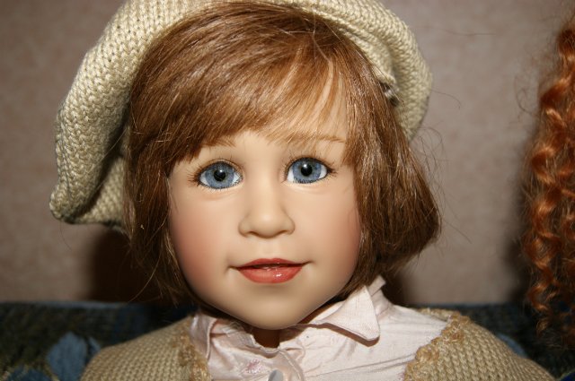 Кто стучится в дверь ко мне с толстой сумкой на ремне