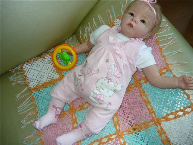 Наш новый пледик,а заодно и малышка на пледике (фото 3)